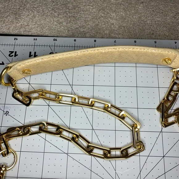 NWOT Tory Burch Beige Shoulder Bag with Gold Chain - Picture 4 of 12